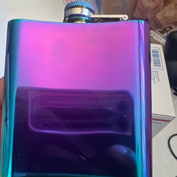 Kurt Geiger London Kensington Metallic Leather Flask - Picture 4 of 16